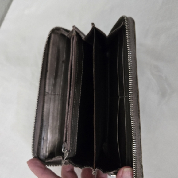 Gucci Brown Monogram Wallet with Silver Charm - Picture 2 of 13